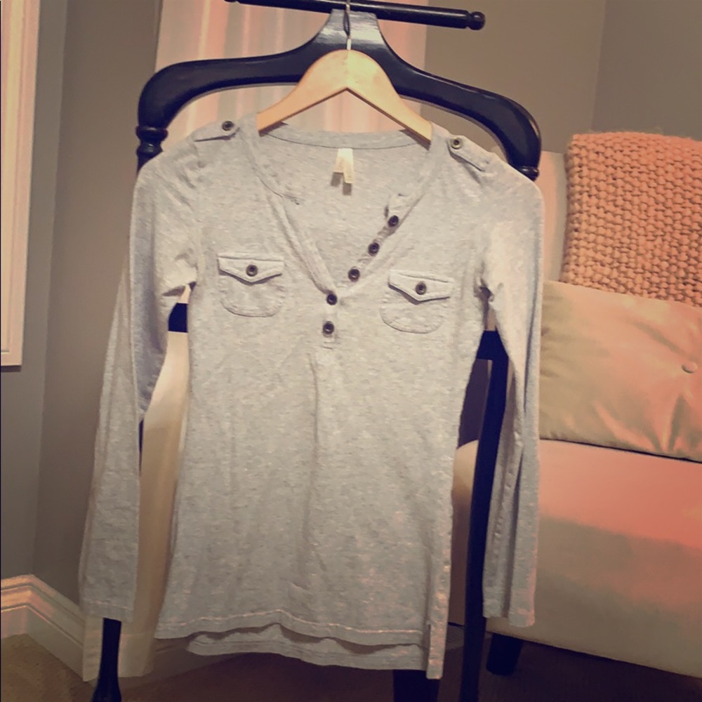 Grey fitted long sleeve shirt